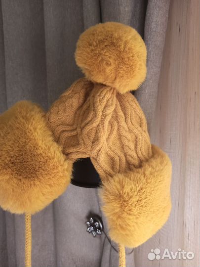 Шапка женская жёлтая вязаная