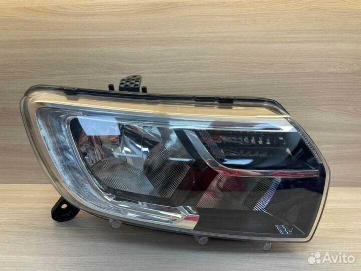 Фара передняя правая Renault Sandero Stepway