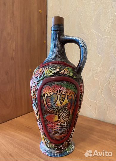 Глиняный кувшин для вина