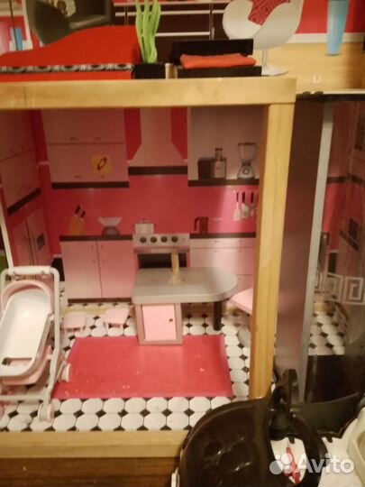 Кукольный домик с мебелью