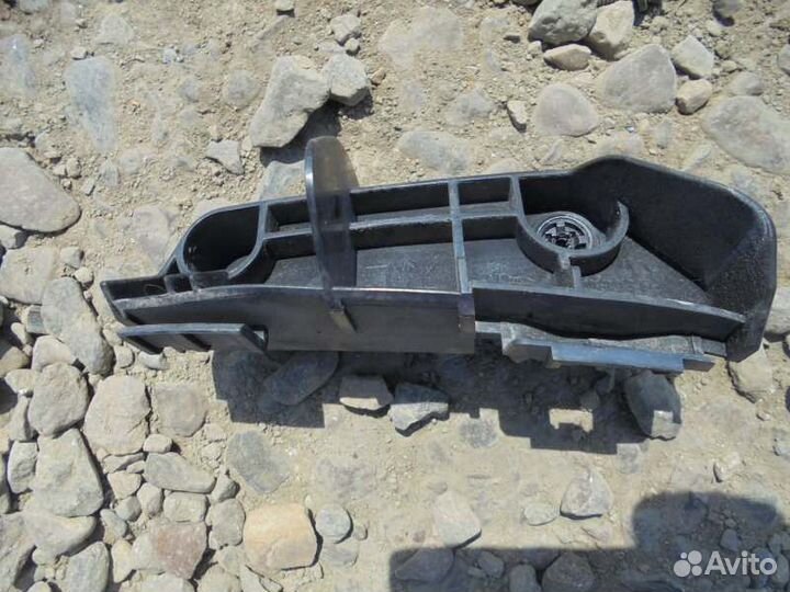 Крепление бампера заднее левое Toyota Corolla