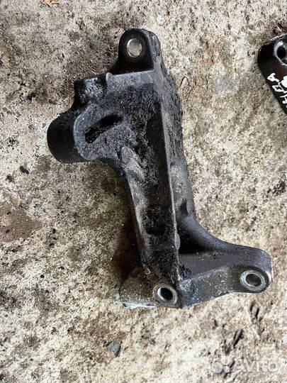 Кронштейн опора крепление Honda CRV rd1 црв