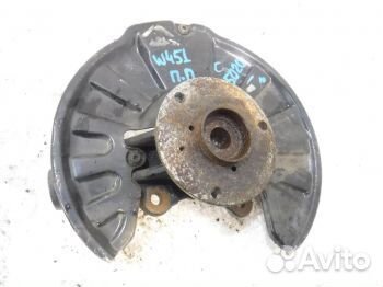 Кулак передний правый