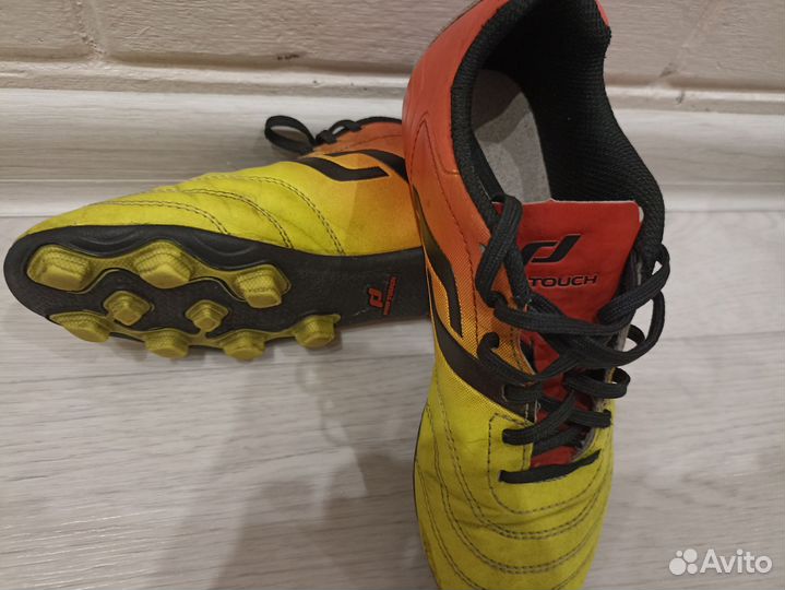 Футбольные бутсы