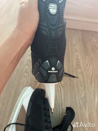 Коньки хоккейные 42 размер