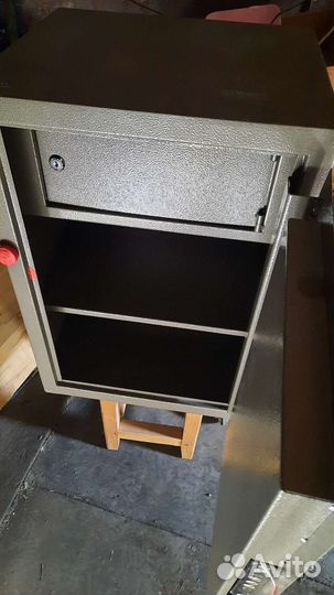 Сейф металлический