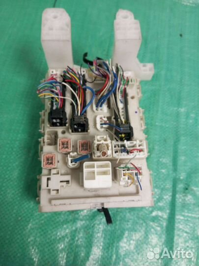 Блок предохранителей Toyota Auris 82730-12210