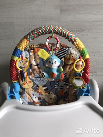 Дуга с игрушками