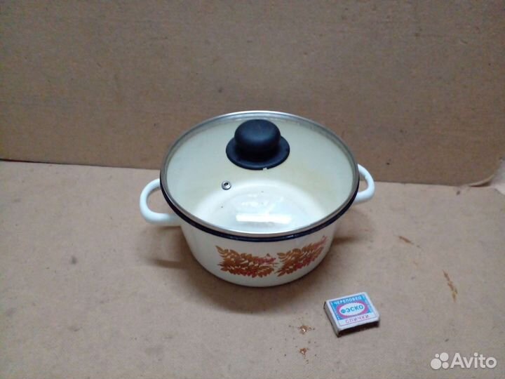 Кастрюля эмалированная