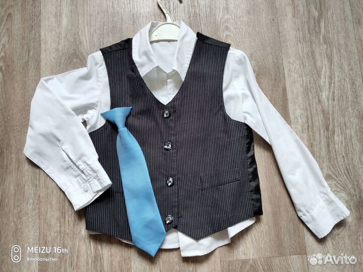 Костюм нарядный тройка