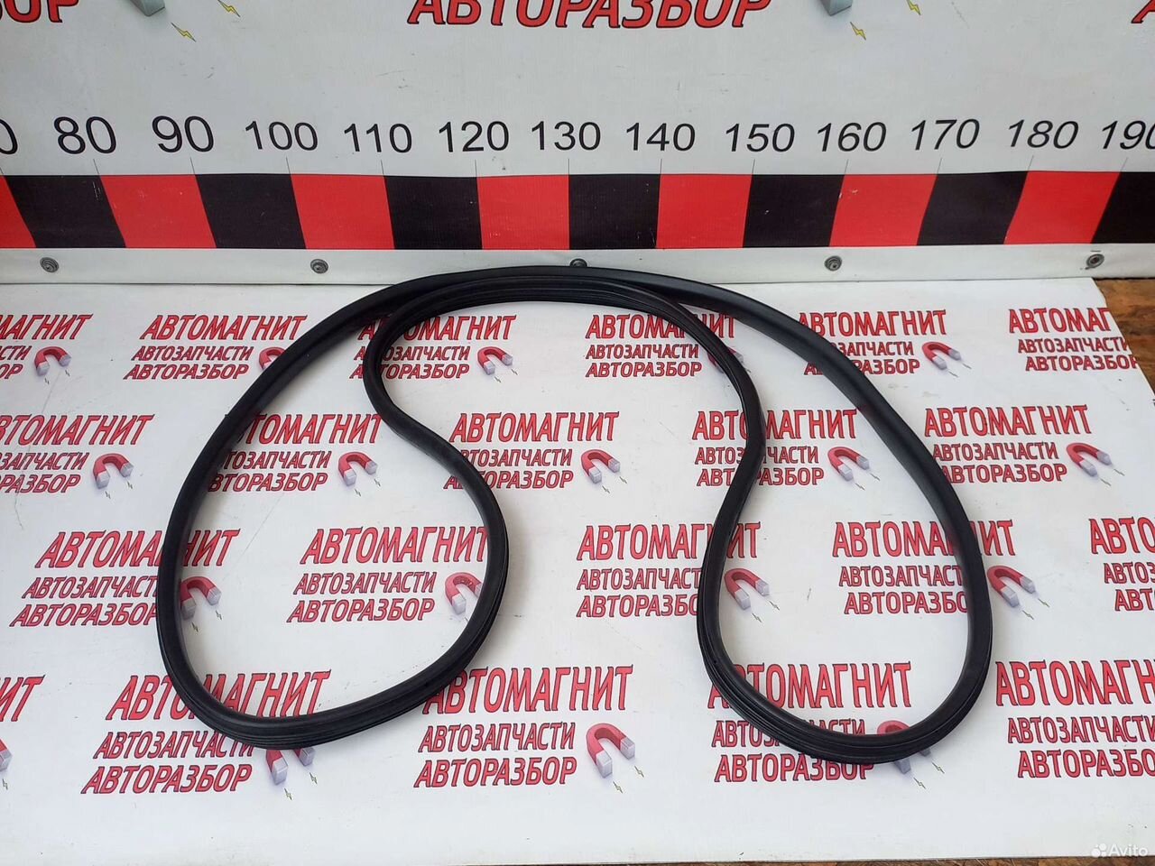 Уплотнитель двери передней правой Рено Дастер 2