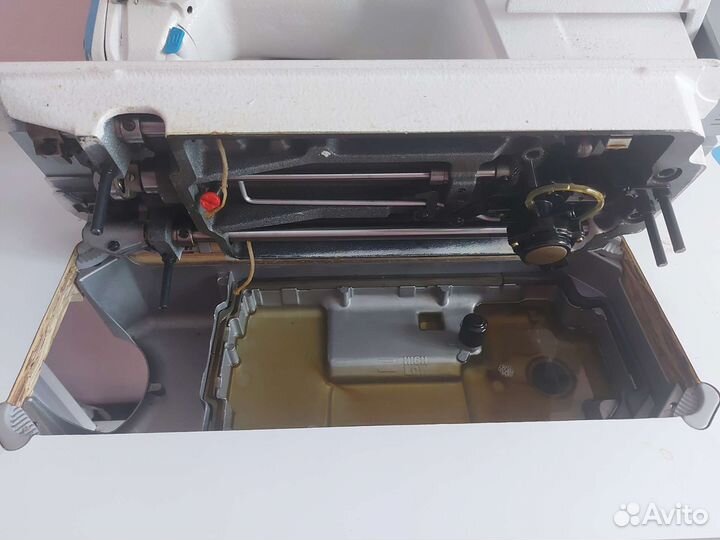 Промышленная швейная машинка jackF4