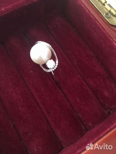 Кольцо из белого золота