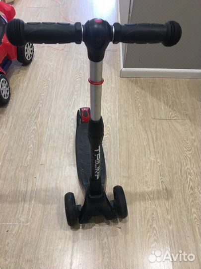 Растущий самокат со светящимися колёсами