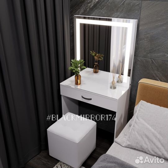 Стол туалетный с ящиком под пуф