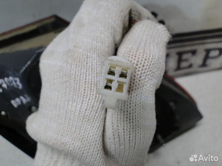 Фонарь крышки багажника правый Lexus LS460 2011