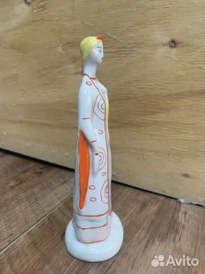 Статуэтка фарфор девушка Борницы с косой
