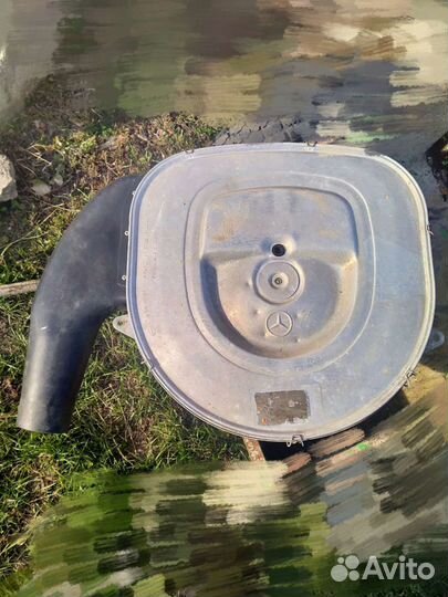 Корпус воздушного фильтра Mercedes w126 (s126)