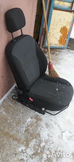 Передние сиденья на renault