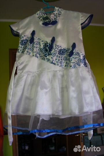Платье китайское белое с голубым 2-3 года