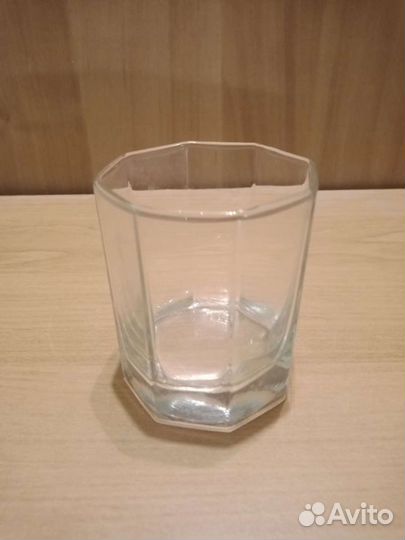 Бокалы, бокалы под мартини, стопки, рюмки