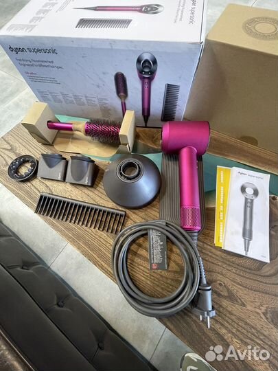 Фен Dyson Supersonic HD03 с 4-мя насадками