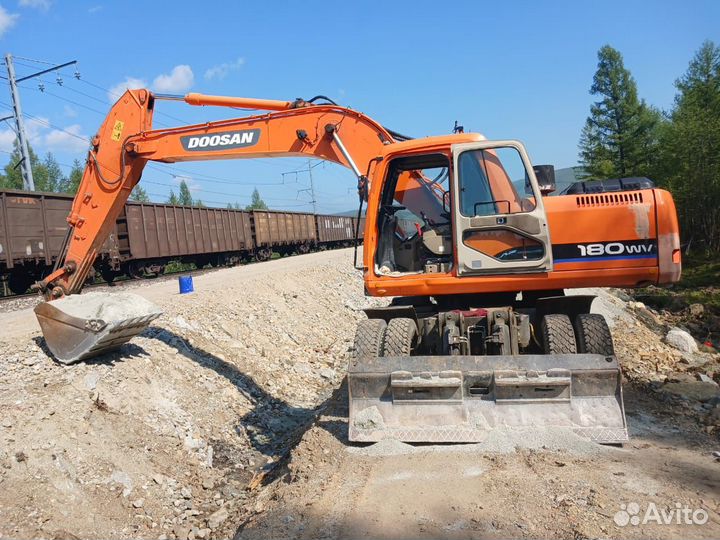 Колёсный экскаватор DOOSAN S180W-V, 2012