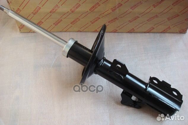 Амортизатор передний правый 4851080615 toyota