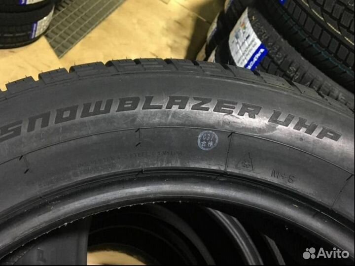 Windforce Snowblazer UHP 235/55 R19 105V