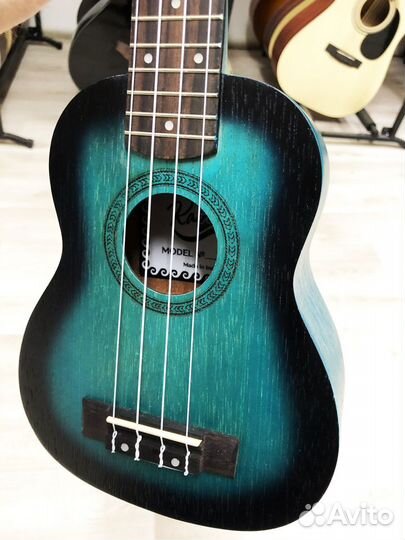 Укулеле сопрано бирюзовая