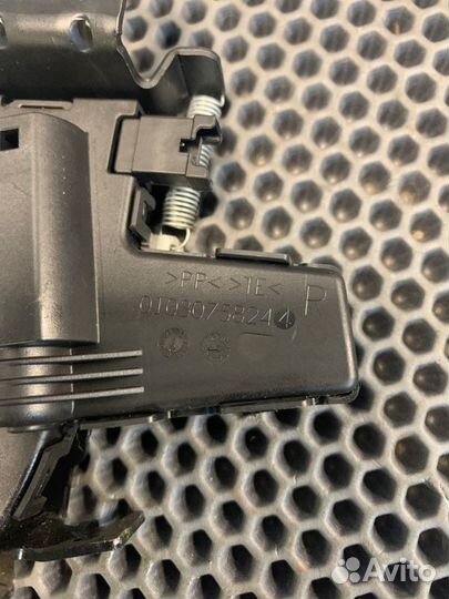 Замок багажника задний правый Bmw X7 G07 M-pack