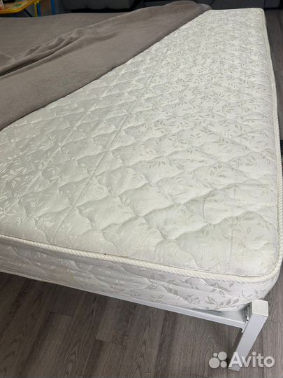Кровать двухспальная с матрасом 160 200