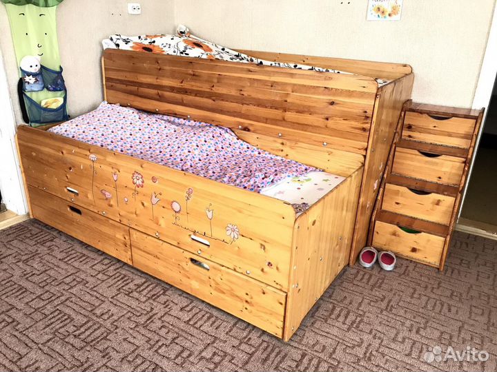 Кровать двухьярусная