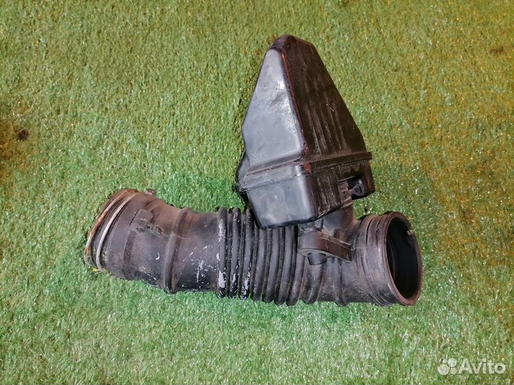 Патрубок воздушного фильтра MR993560 Mitsubishi Gr