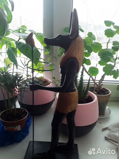 Статуэтка Анубиса бога весов