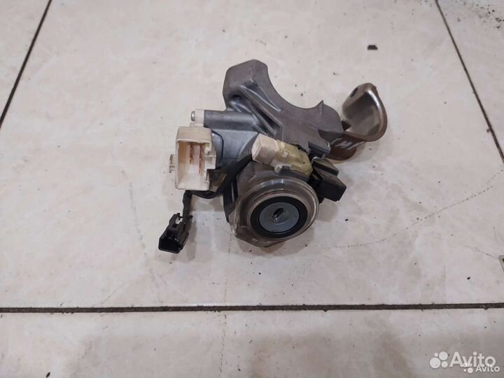Замок зажигания Toyota Corolla e150