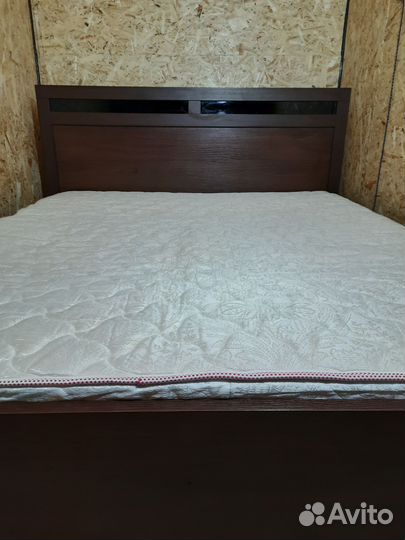 Кровать двухспальная с матрасом бу 160 200
