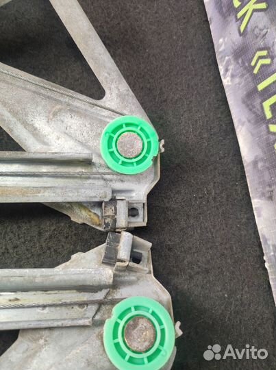 Задний стеклоподъёмник Audi 100 C4