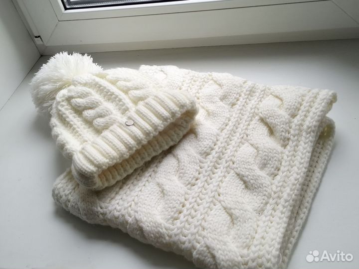 Шапка женская вязаная и снуд белый