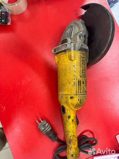 Болгарка Dewalt DWE 490-KS