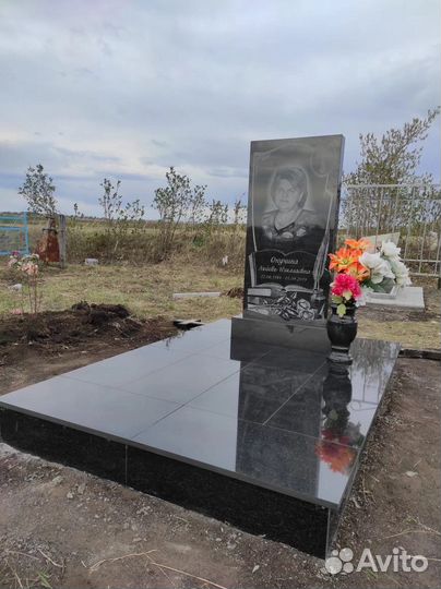 Памятники, благоустройство могилы