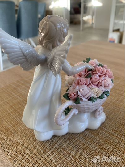 Ангел девочка с розами фарфор Pavone Италия