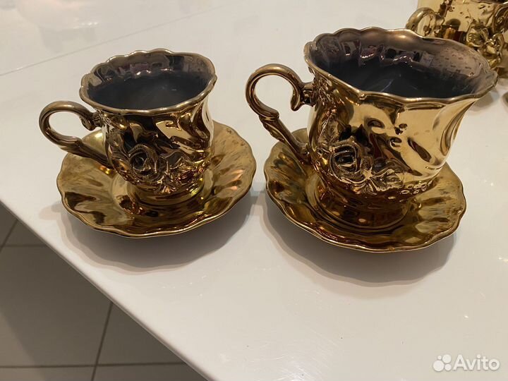 Чайный сервис золотой с блюдцами, молочник