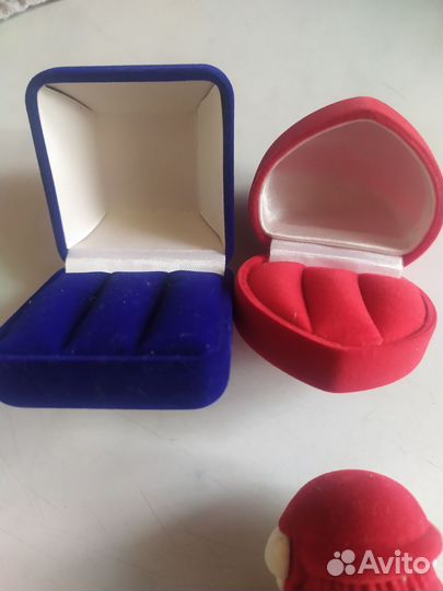 Бархатная коробочка для ювелирных украшений