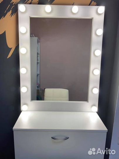 Голливудское макияжное зеркало с подсветкой