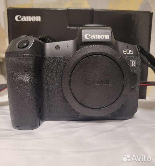Зеркальный фотоаппарат Canon eos R