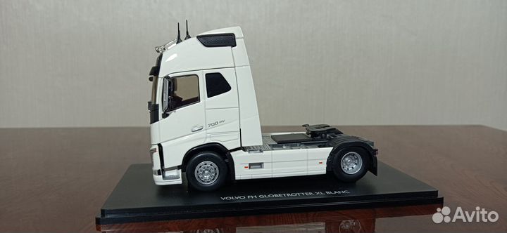 Volvo FH16 700 Globetrotter XL. Eligor 1/43