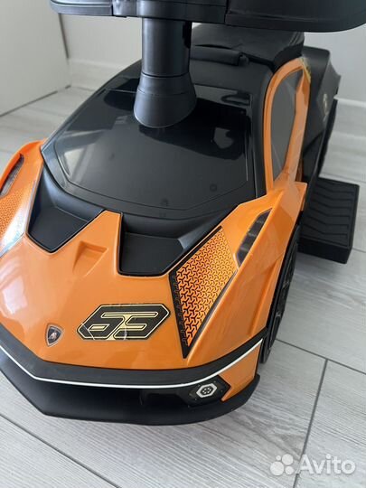 Машинка-каталка Lamborghini с ручкой