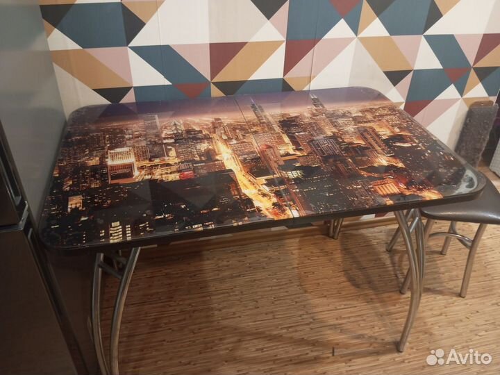 Кухонный стол стеклянный раскладной