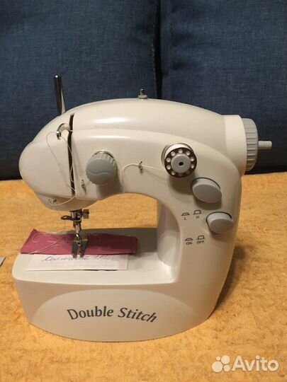 Миниатюрная швейная машинка